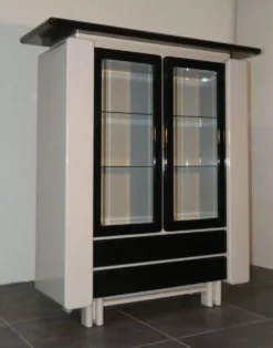 Meuble bar bicolore en bois laqué, Italie, années 80
