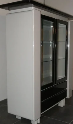 Meuble bar bicolore en bois laqué, Italie, années 80