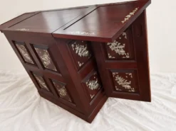Meuble bar cabinet en palissandre et nacre – fabrication artisanale