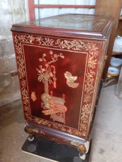Meuble bar chinois en bois laqué et gravé – années 1970