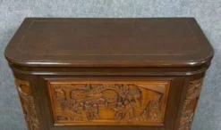 Meuble bar chinois sculpté en bois – XXe siècle
