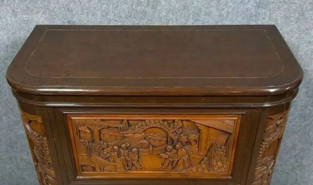 Meuble bar chinois sculpté en bois – XXe siècle
