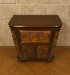 Meuble bar chinois sculpté en bois – XXe siècle