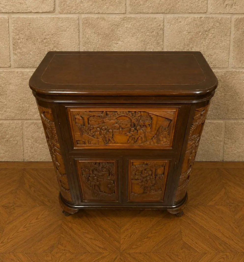 Meuble bar chinois sculpté en bois – XXe siècle