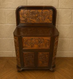 Meuble bar chinois sculpté en bois – XXe siècle