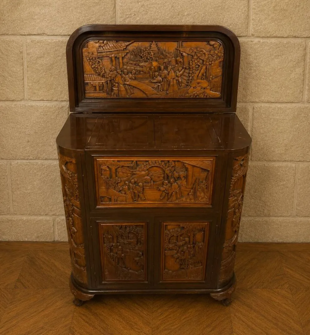 Meuble bar chinois sculpté en bois – XXe siècle