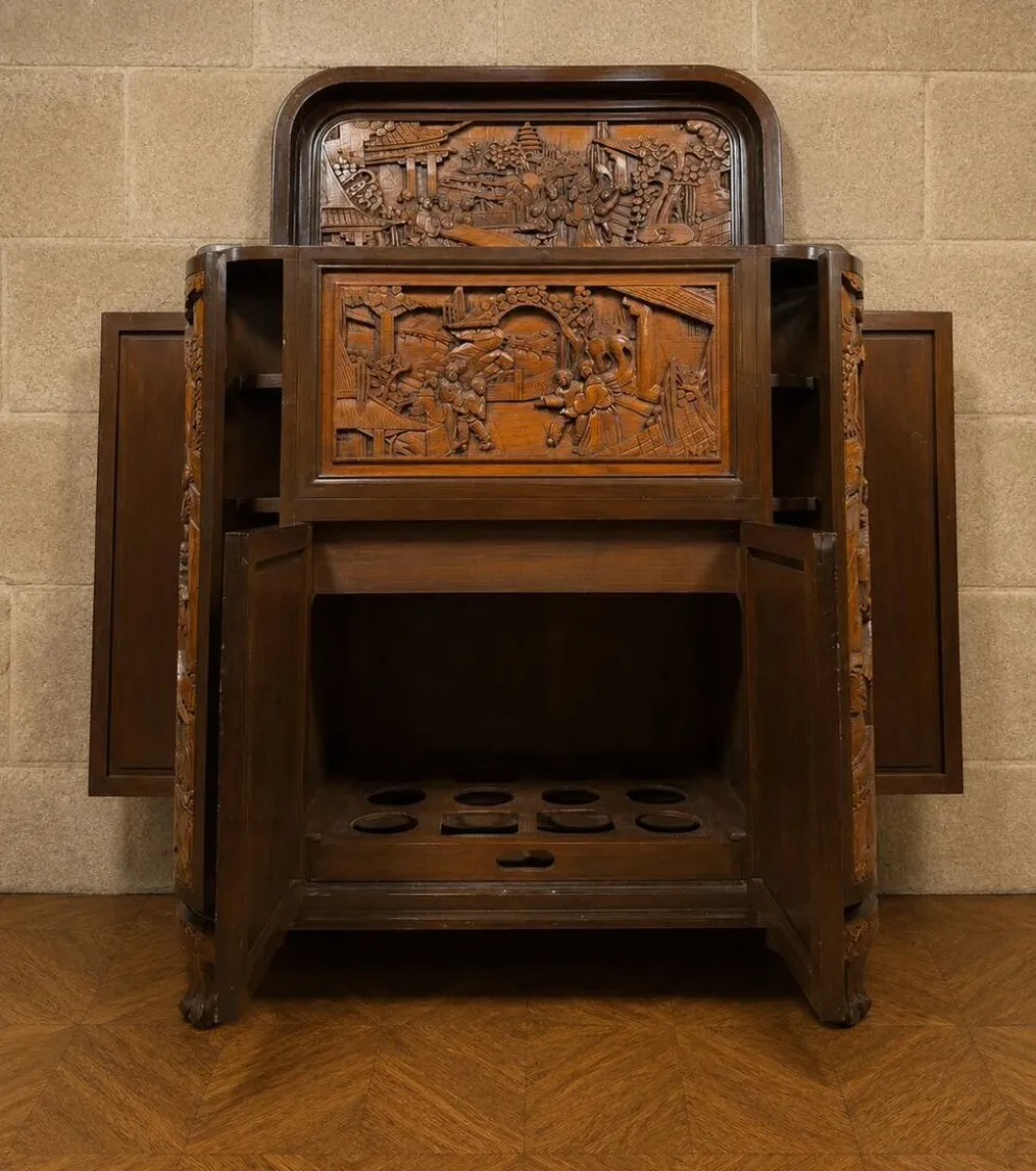 Meuble bar chinois sculpté en bois – XXe siècle