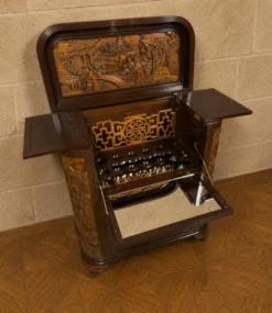 Meuble bar chinois sculpté en bois – XXe siècle