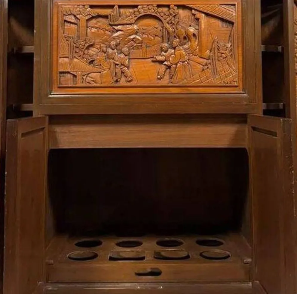 Meuble bar chinois sculpté en bois – XXe siècle