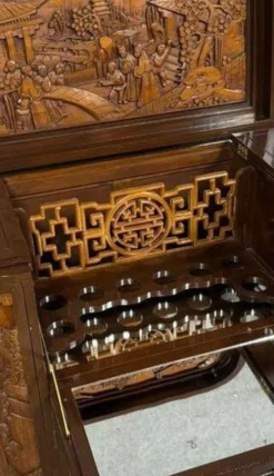 Meuble bar chinois sculpté en bois – XXe siècle