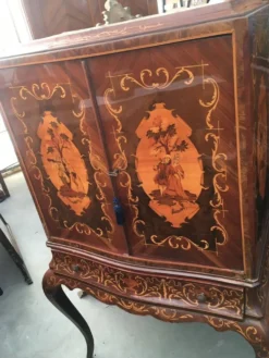 Meuble bar cocktail vintage italien marron en bois incrusté marqueterie années 1950