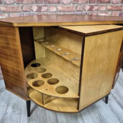 Meuble bar d'angle, Europe de l'Est milieu XXème
