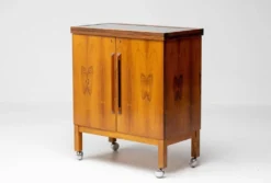 Meuble bar extensible "Times" de Torbjørn Afdal en bois de rose