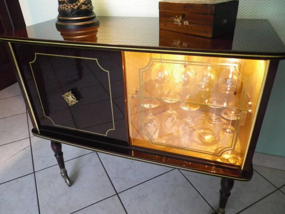 Meuble bar lumineux, corpus en bois laqué 1960/1970