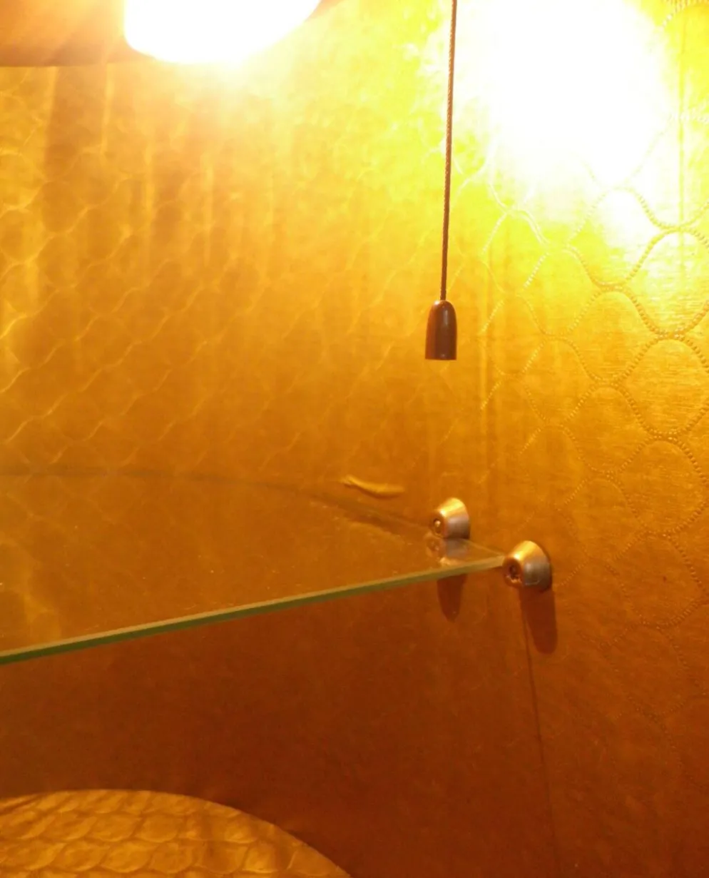 Meuble bar lumineux, corpus en bois laqué 1960/1970