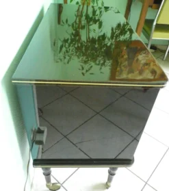 Meuble bar lumineux, corpus en bois laqué 1960/1970