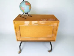 Meuble bar rangement bas sur roulettes années 60