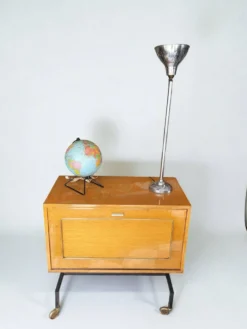 Meuble bar rangement bas sur roulettes années 60