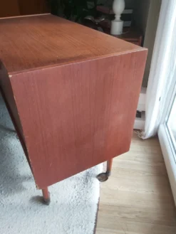 Meuble bar à roulettes en teck scandinave