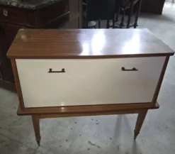 Meuble bar vintage de style mid-century des années 1950–60