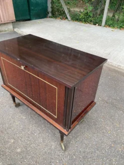 Meuble bar vintage rétro mid-century sur roulettes avec éclairage 1960