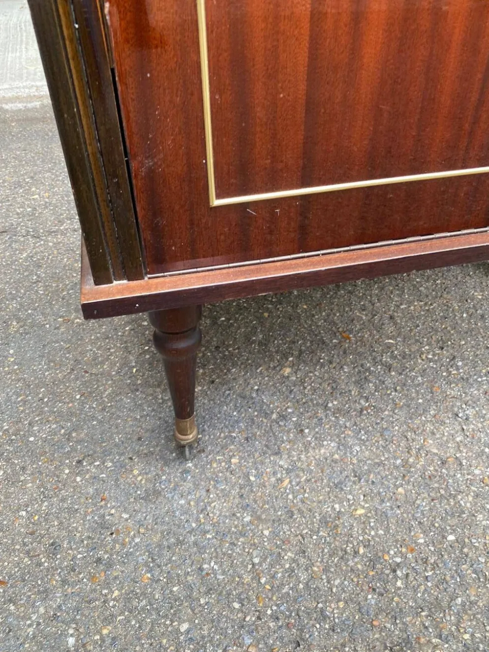 Meuble bar vintage rétro mid-century sur roulettes avec éclairage 1960