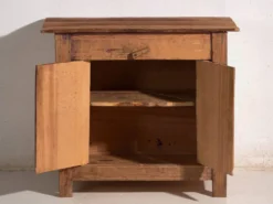 Meuble bas ancien en bois de pin – Europe centrale, vers 1870