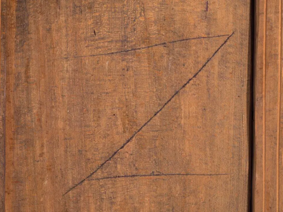 Meuble bas ancien en bois de pin – Europe centrale, vers 1870