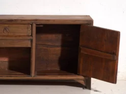 Meuble bas ancien en bois de pin – Chine, vers 1900