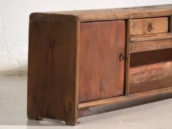 Meuble bas ancien en bois de pin – Chine, vers 1900