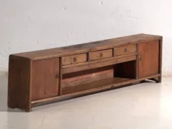 Meuble bas ancien en bois de pin – Chine, vers 1900