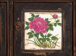 Meuble bas ancien en bois d’orme – Chine, vers 1900