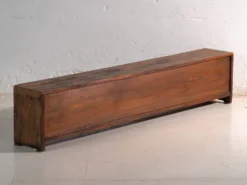 Meuble bas ancien en bois d’orme – Chine, vers 1900