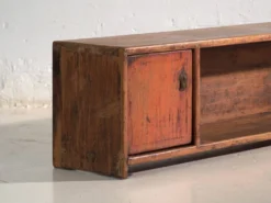 Meuble bas ancien en bois d’orme – Chine, vers 1900