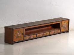 Meuble bas ancien à fleurs peintes en bois de pin – Chine, vers 1900