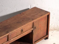Meuble bas ancien laqué en bois d’orme – Chine, vers 1900