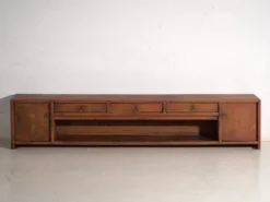 Meuble bas ancien laqué en bois d’orme – Chine, vers 1900