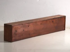 Meuble bas ancien laqué en bois d’orme – Chine, vers 1900