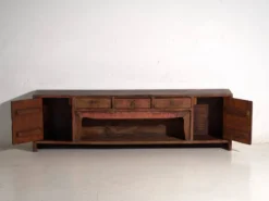 Meuble bas ancien laqué rouge en bois de pin – Chine, vers 1900