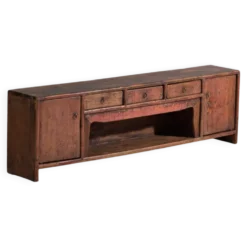 Meuble bas ancien laqué rouge en bois de pin – Chine, vers 1900