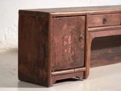 Meuble bas ancien peint en bois de pin – Chine, vers 1900