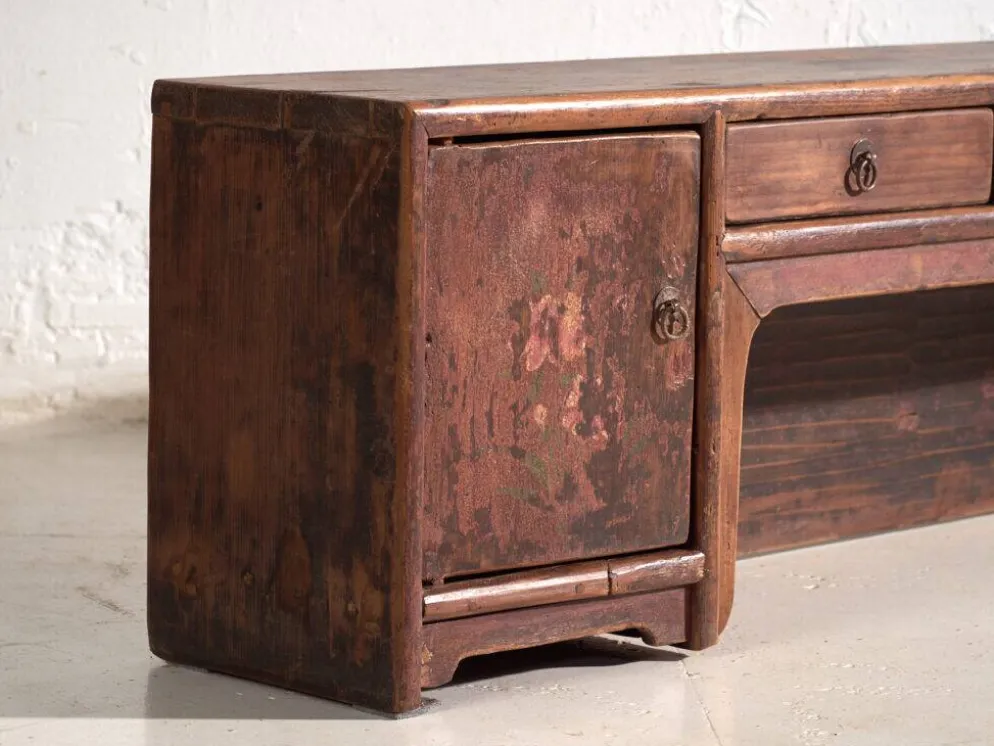 Meuble bas ancien peint en bois de pin – Chine, vers 1900