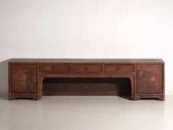 Meuble bas ancien peint en bois de pin – Chine, vers 1900