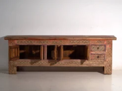Meuble bas ancien sculpté polychrome en sapin – Xinjiang, vers 1900