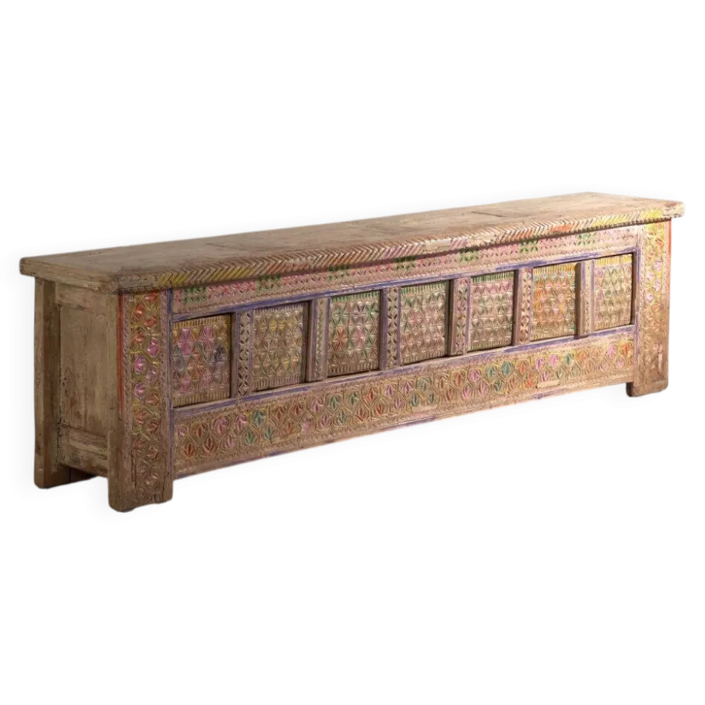 Meuble bas ancien sculpté polychrome en pin – Xinjiang, vers 1900
