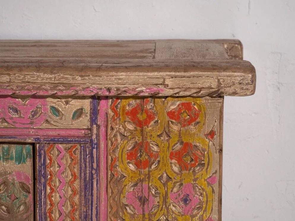 Meuble bas ancien sculpté à tiroirs en pin – Xinjiang, vers 1900