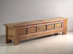 Meuble bas ancien sculpté à tiroirs en pin – Xinjiang, vers 1900