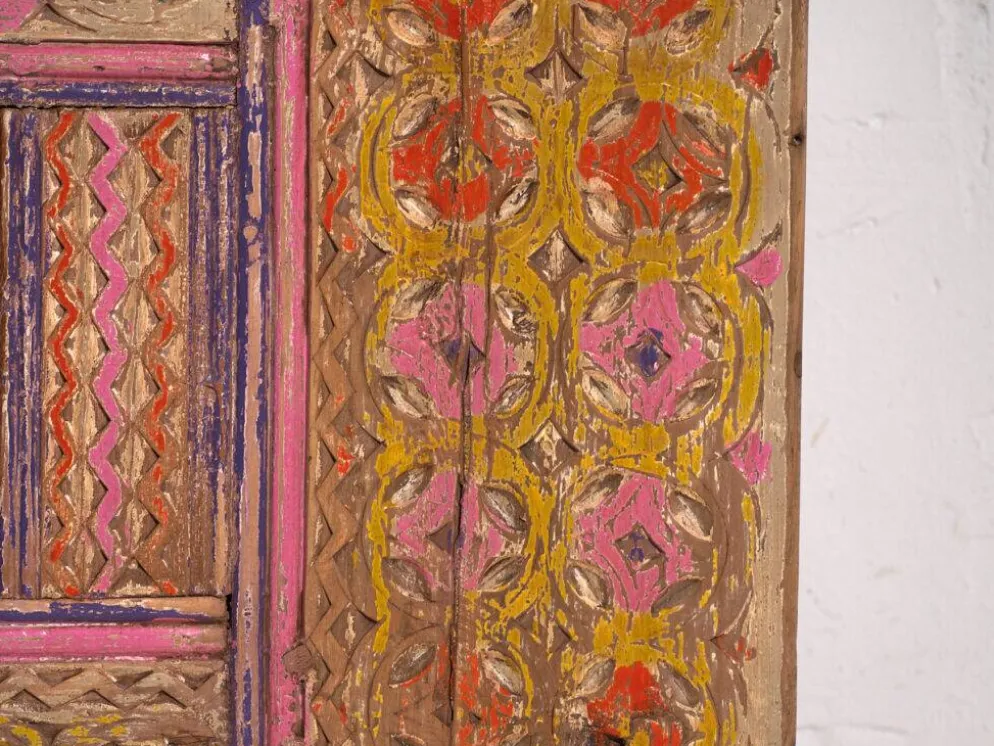 Meuble bas ancien sculpté à tiroirs en pin – Xinjiang, vers 1900