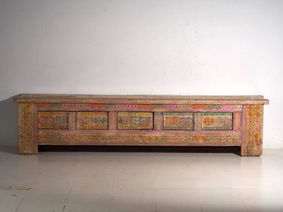 Meuble bas ancien sculpté à tiroirs en pin – Xinjiang, vers 1900