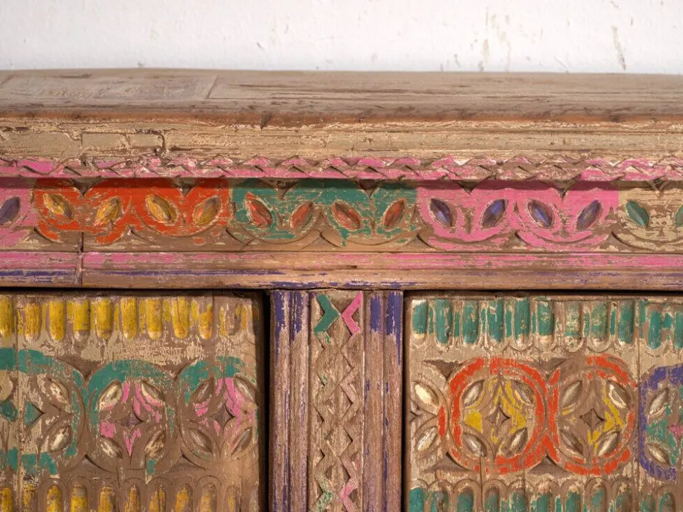 Meuble bas ancien sculpté à tiroirs en pin – Xinjiang, vers 1900